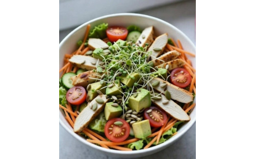 Ensalada de Pollo con Microgreens, Aguacate y Semillas: Receta Saludable, Fresca y Proteica (2026)