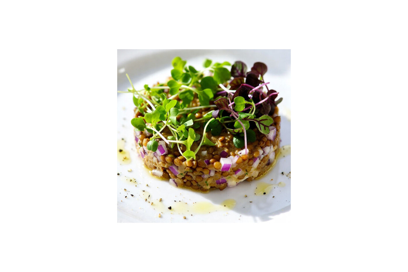 Tartar templado de lentejas con microgreens Mikagreens de rúcula rocket y microgreens Mikagreens de melisa limón